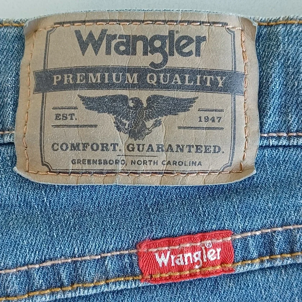 Wrangler 5 Star Straight Fit Men Jeans 32x32 Free to Stretch Blue Denim NWT NEW‎